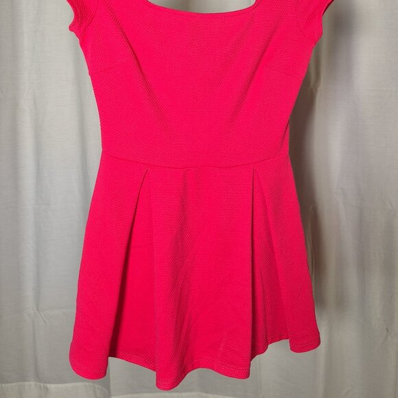 Soprano Hot Pink Mini Dress Size Small ~ Women's - Picture 2 of 2